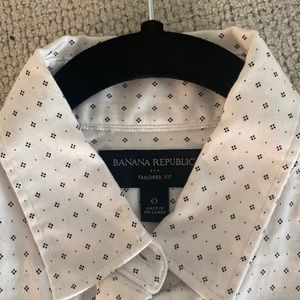 Tailored Fit Womens Woven Button Up